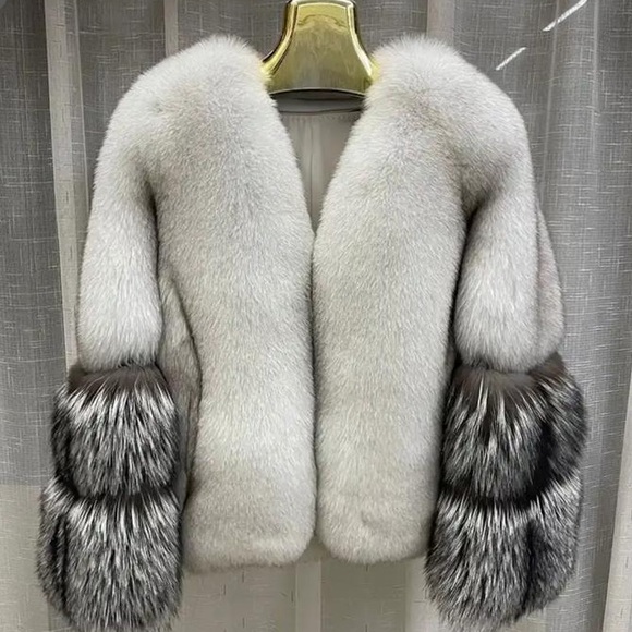 Beautiful Natural Fur Coat - Picture 4 of 5